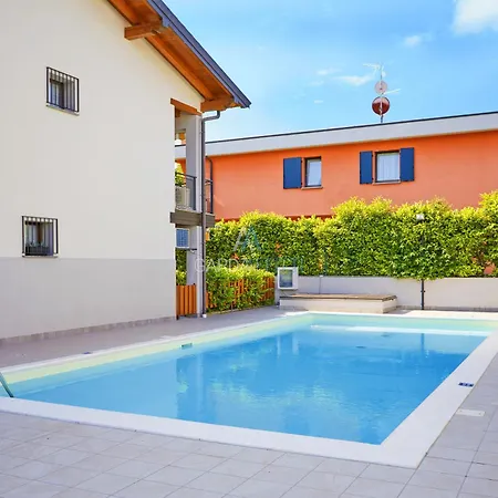 Praga - Relax In Piscina A סירמיונה